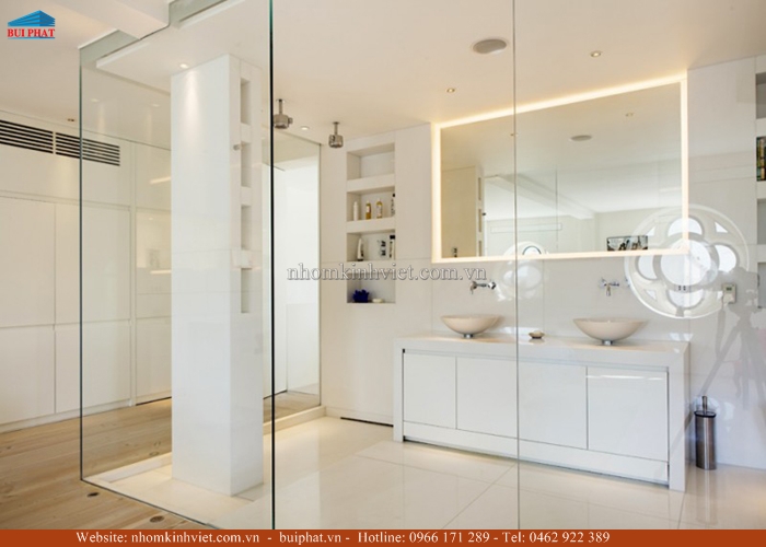 Vách tắm kính đứng